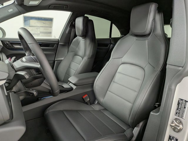 New 2026 Porsche Macan Electric RWD image 5