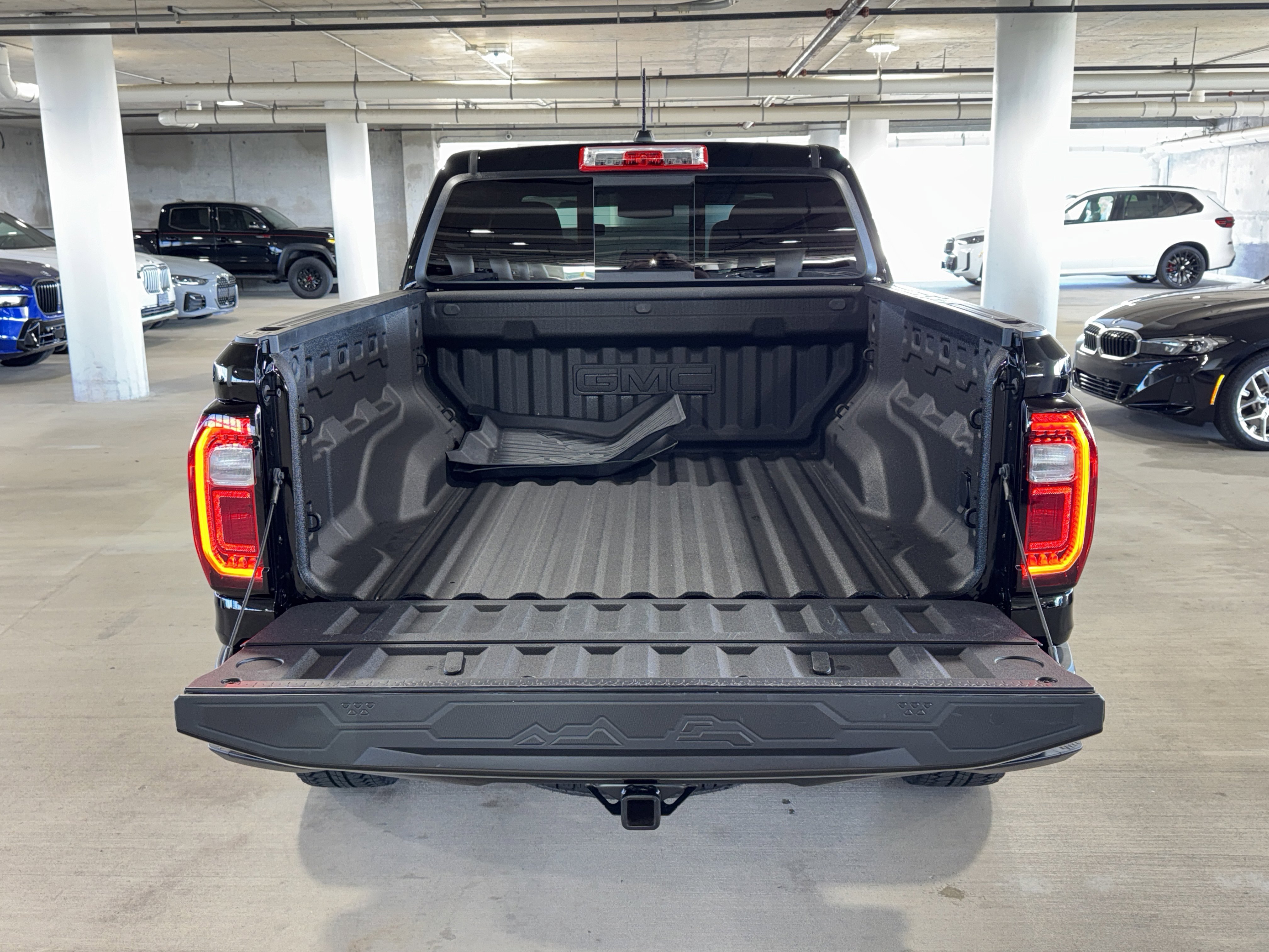 Used 2025 GMC Canyon Denali image 13