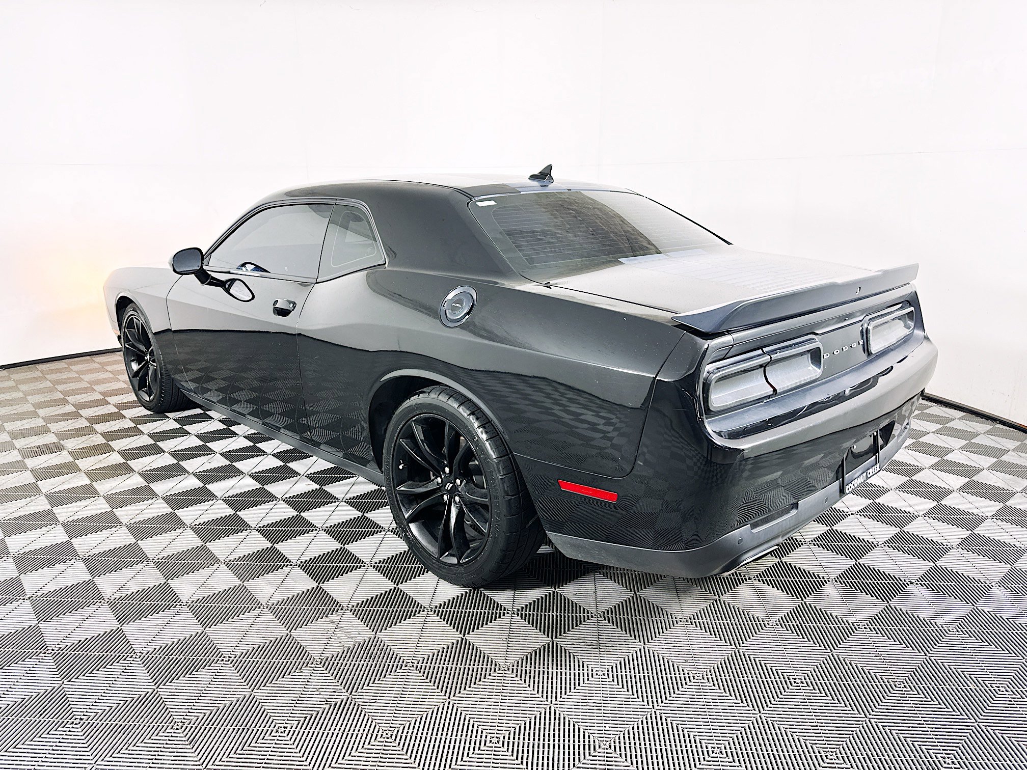 Used 2018 Dodge Challenger SXT Plus RWD image 5