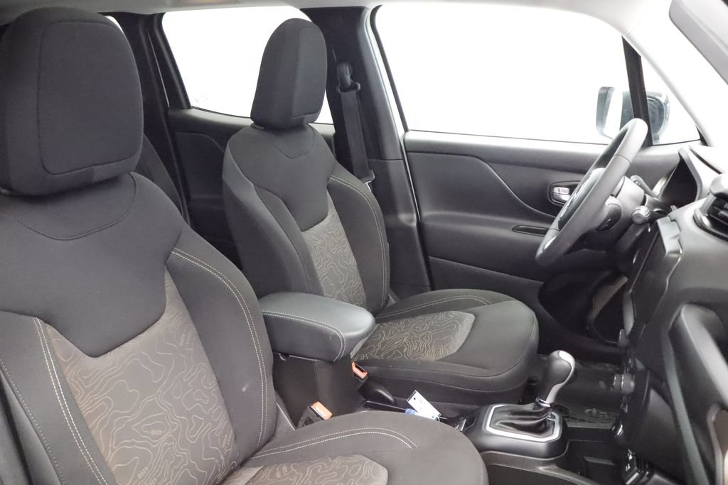 Certified 2023 Jeep Renegade Latitude w/ Sun/Sound Group AWD/4WD image 27