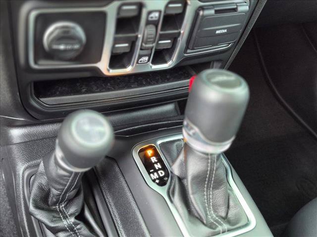 Used 2025 Jeep Gladiator Sport AWD/4WD image 11