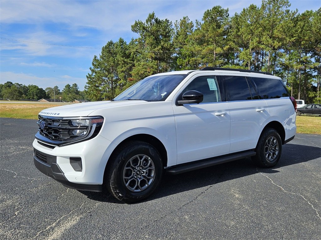 New 2025 Ford Expedition Active image 3
