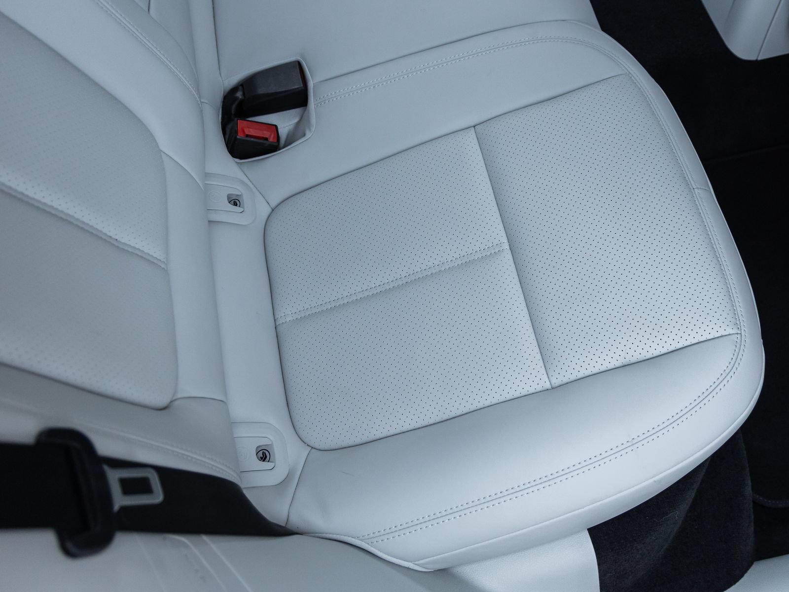 Certified 2024 Porsche Macan S AWD/4WD image 39