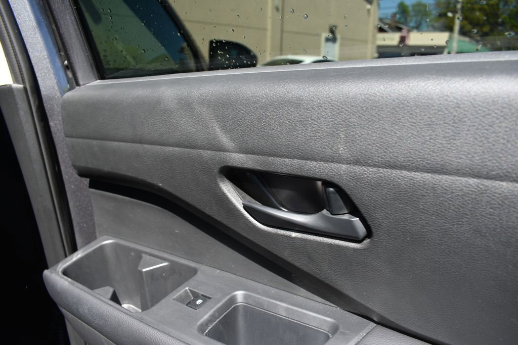 Used 2025 Nissan Pathfinder SV FWD image 28