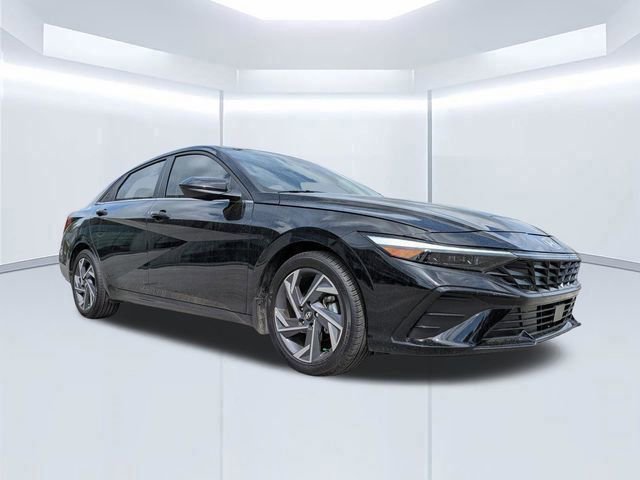 Certified 2025 Hyundai Elantra SEL FWD image 2