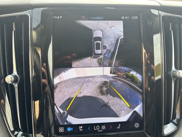 Used 2025 Volvo XC60 B5 Plus image 32