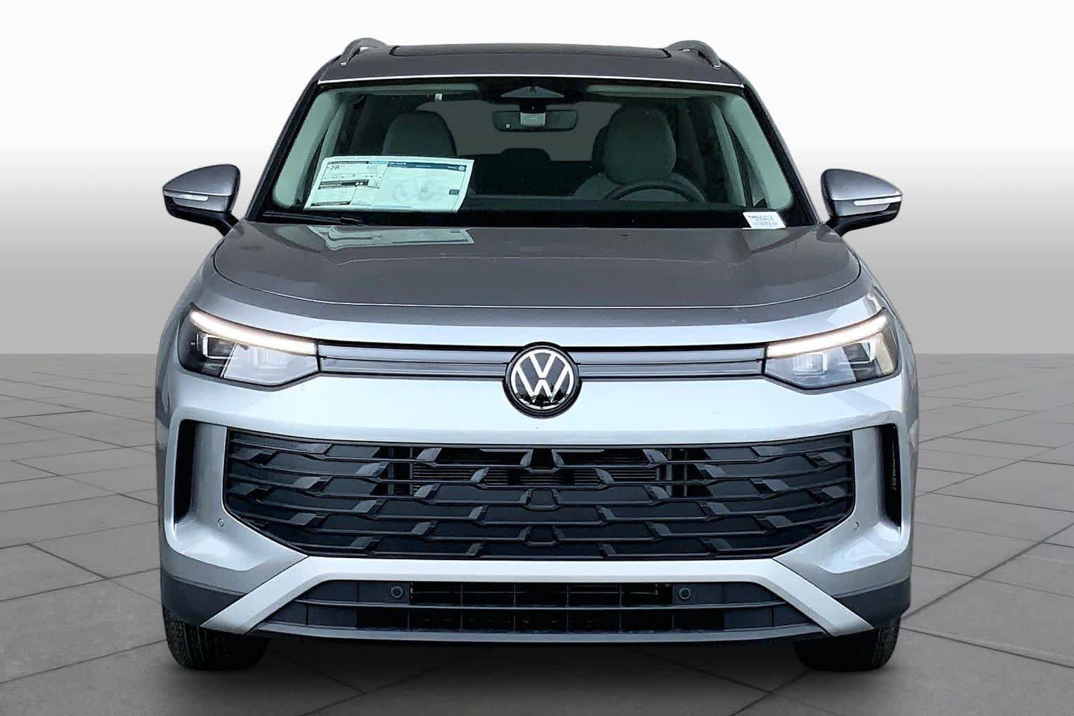 New 2026 Volkswagen Tiguan SE FWD image 3