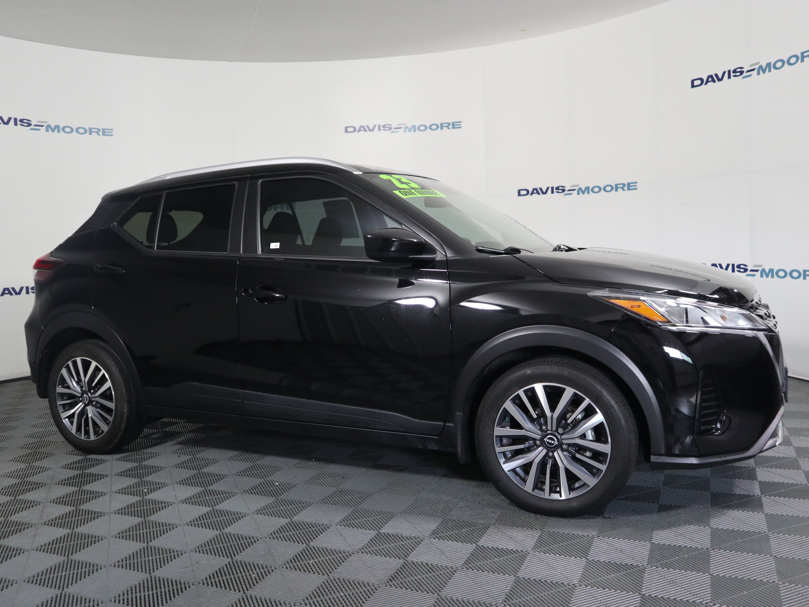 Used 2023 Nissan Kicks SV FWD image 4