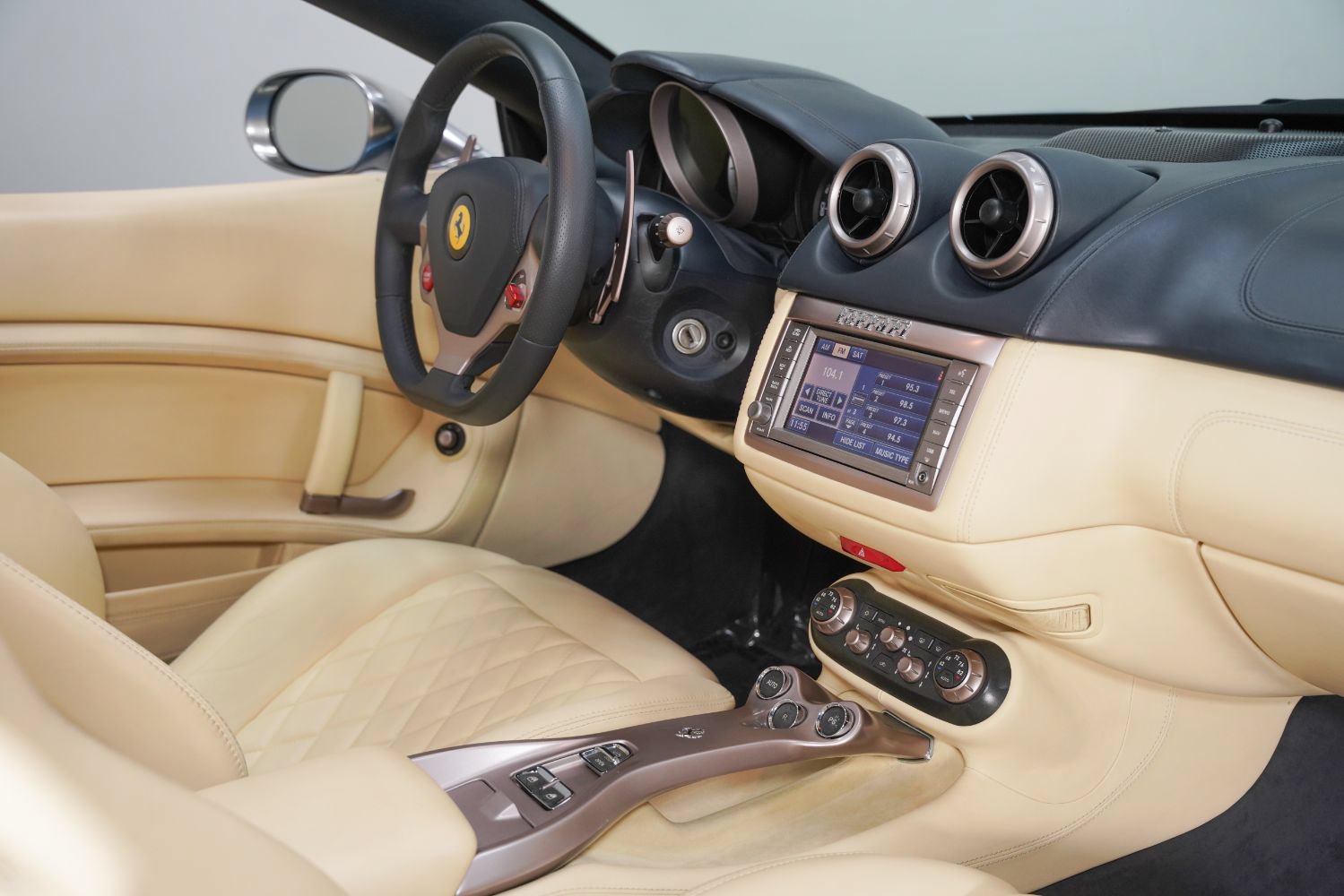 Used 2012 Ferrari California RWD image 31