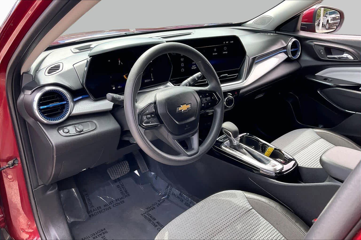 Used 2024 Chevrolet Trax LT FWD image 17
