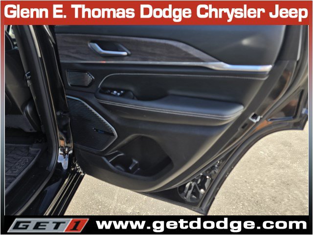 Certified 2023 Jeep Grand Cherokee Overland AWD/4WD image 29
