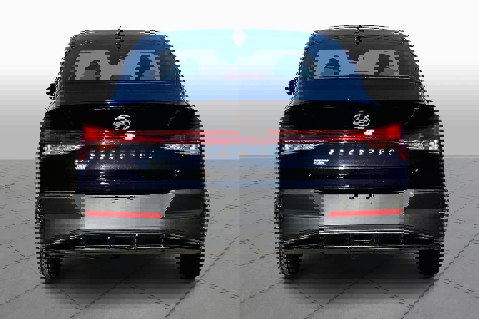 Used 2025 Hyundai Elantra Sport image 5