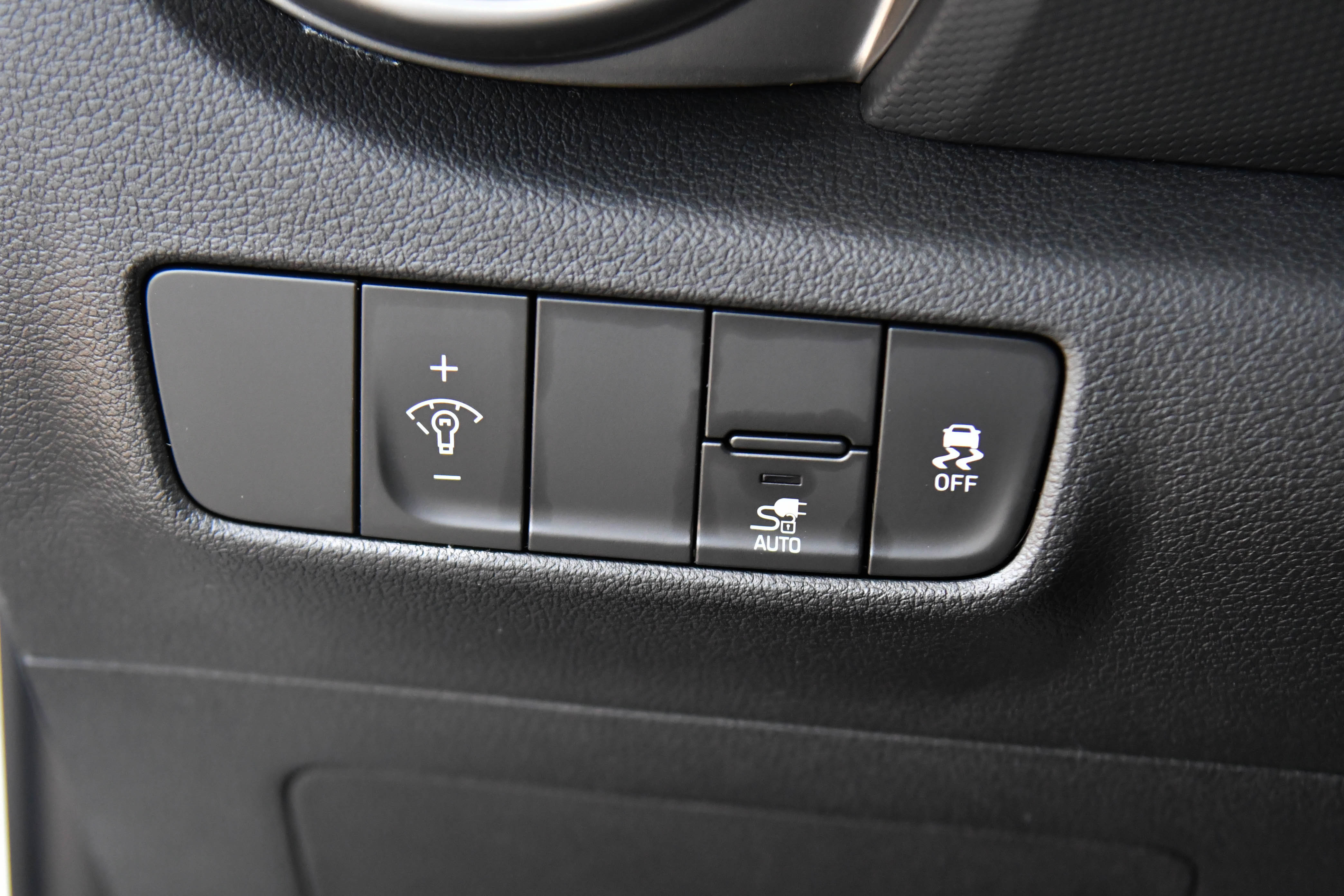 Used 2023 Hyundai Kona SE image 30