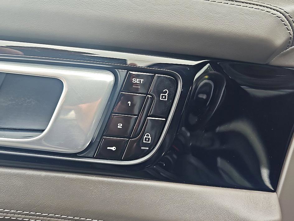 Used 2020 Porsche Panamera Turbo w/ Sport Package image 12