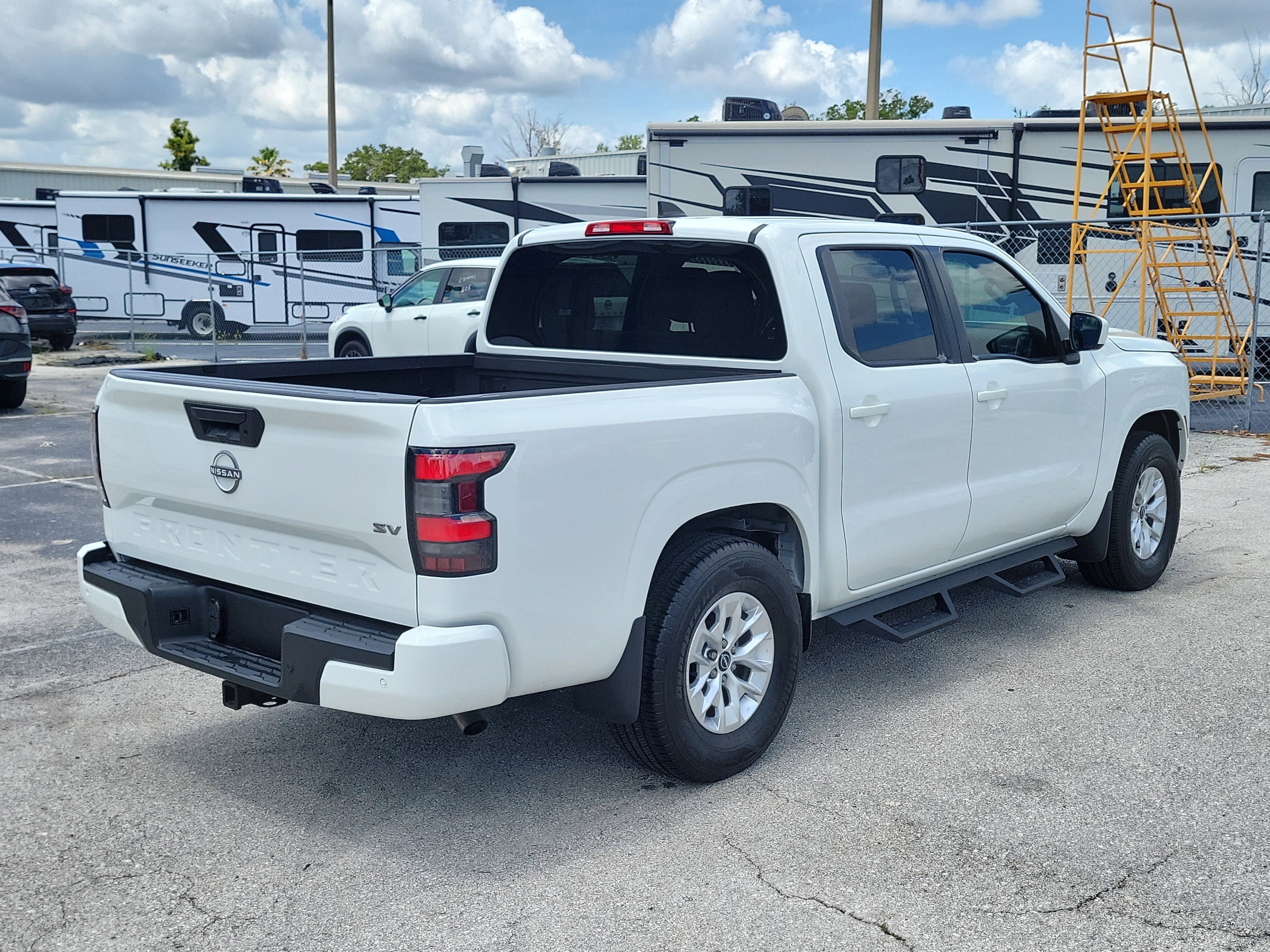 Certified 2024 Nissan Frontier SV w/ Technology Package RWD image 4
