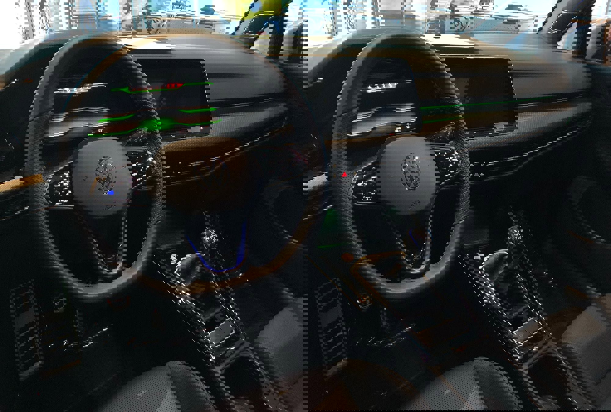 New 2024 Volkswagen Golf R image 17