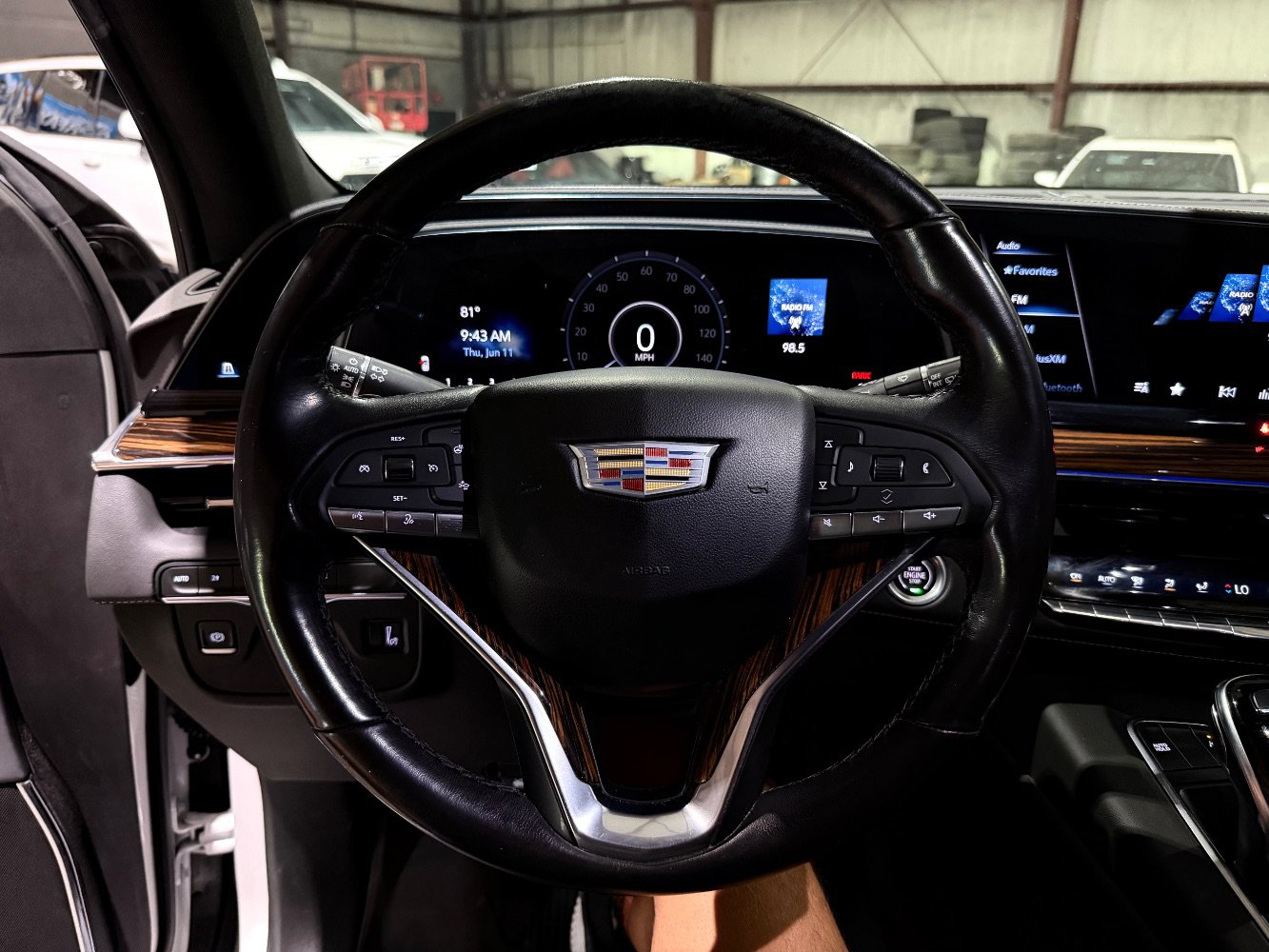 Used 2022 Cadillac Escalade Luxury AWD/4WD image 31