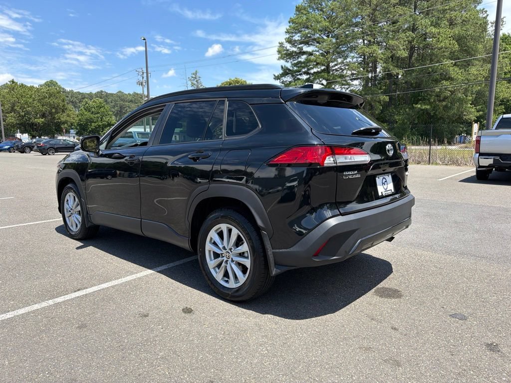 Used 2023 Toyota Corolla Cross LE w/ Moonroof Package AWD/4WD image 7