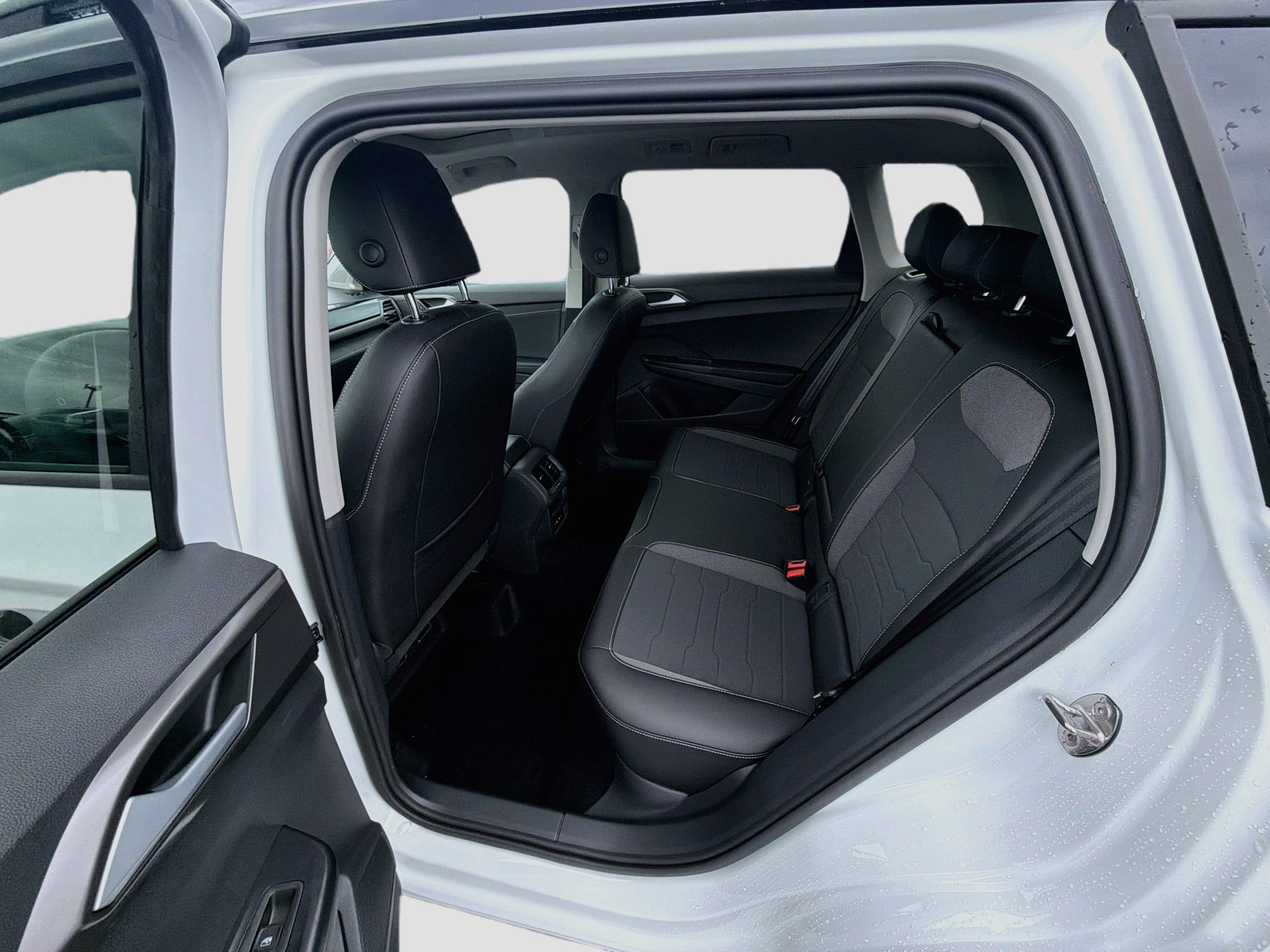 New 2026 Volkswagen Taos SE FWD image 19