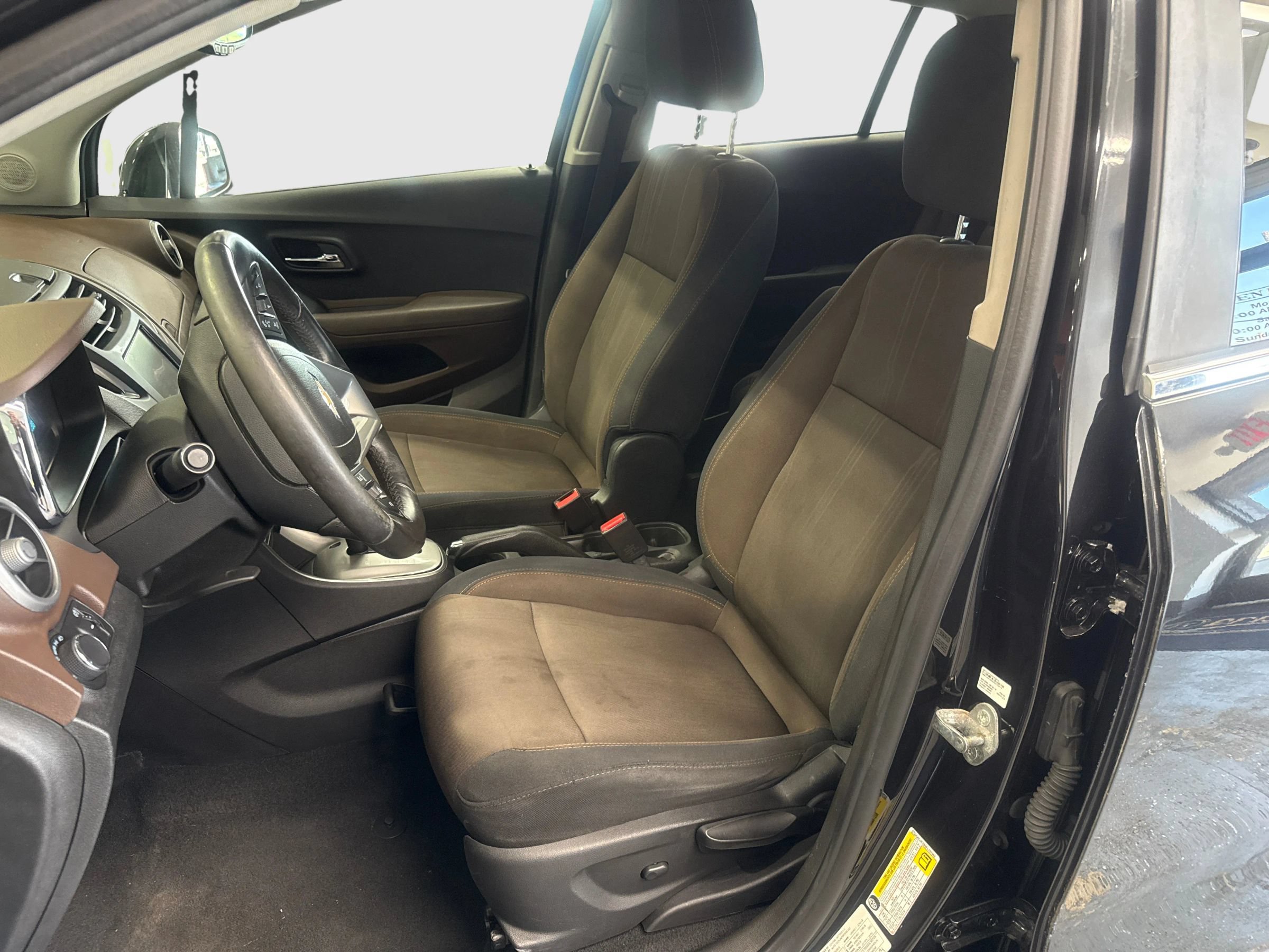 Used 2015 Chevrolet Trax LT AWD/4WD image 9