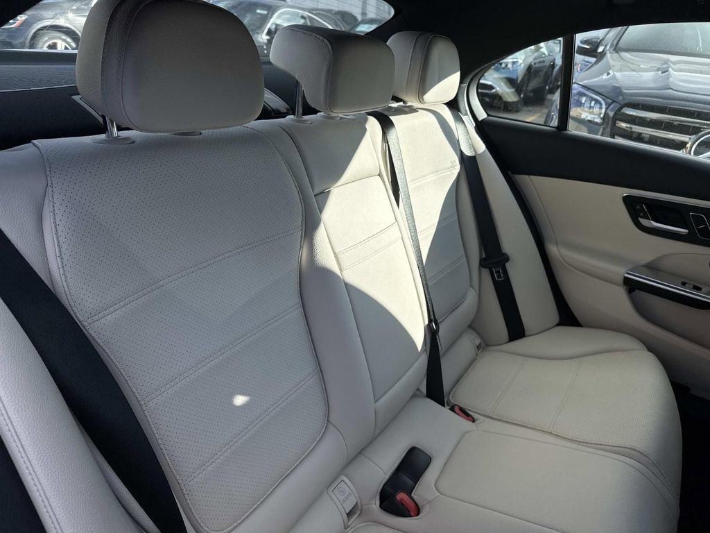 Used 2024 Mercedes-Benz C 300 Sedan image 9