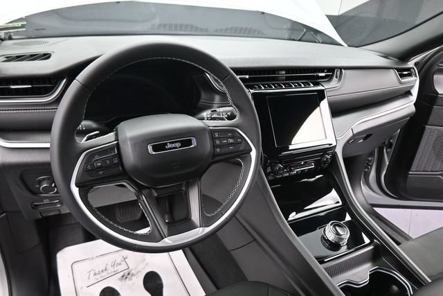 Used 2025 Jeep Grand Cherokee L Laredo AWD/4WD image 28
