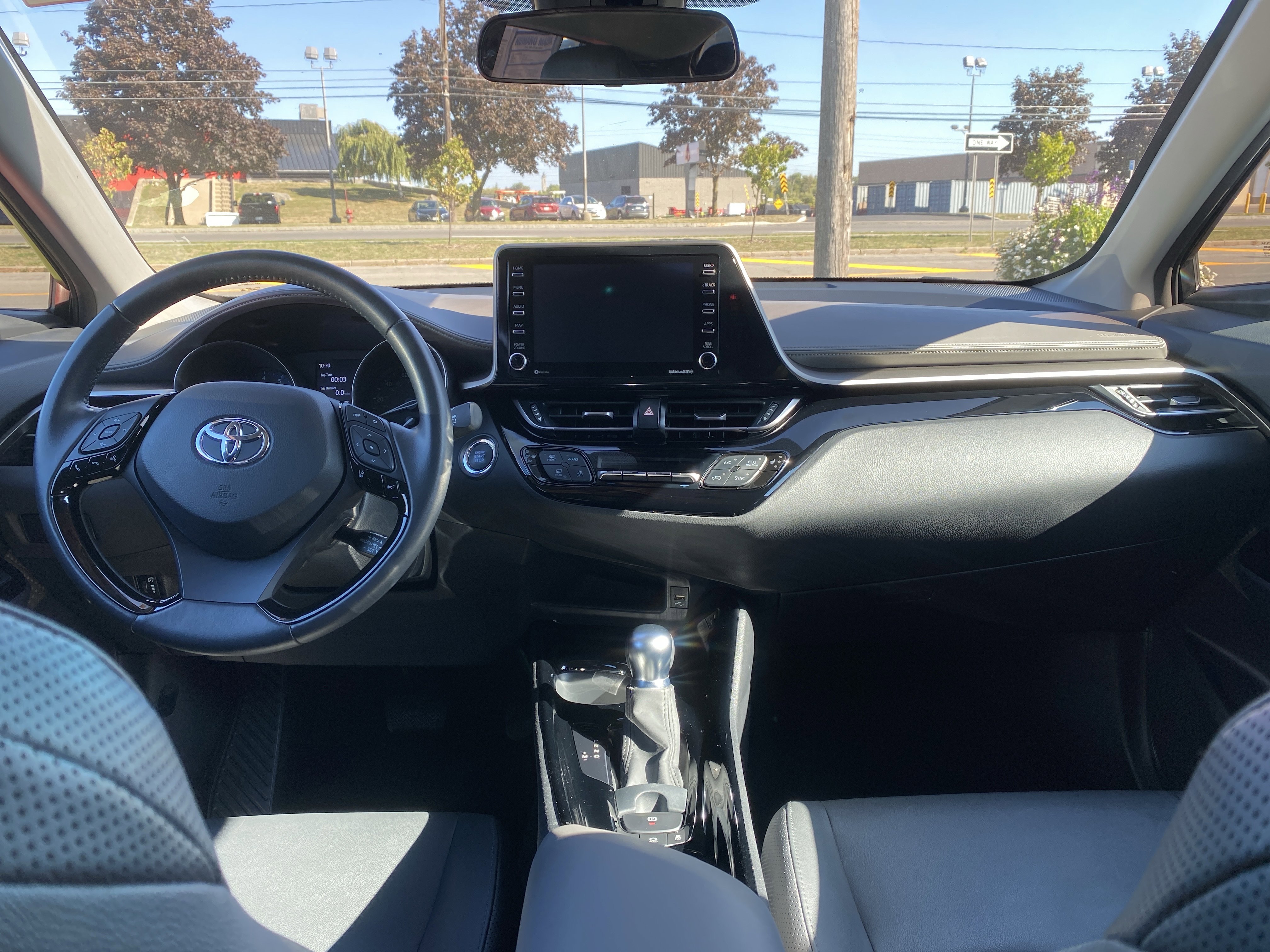 Used 2022 Toyota C-HR Limited image 9
