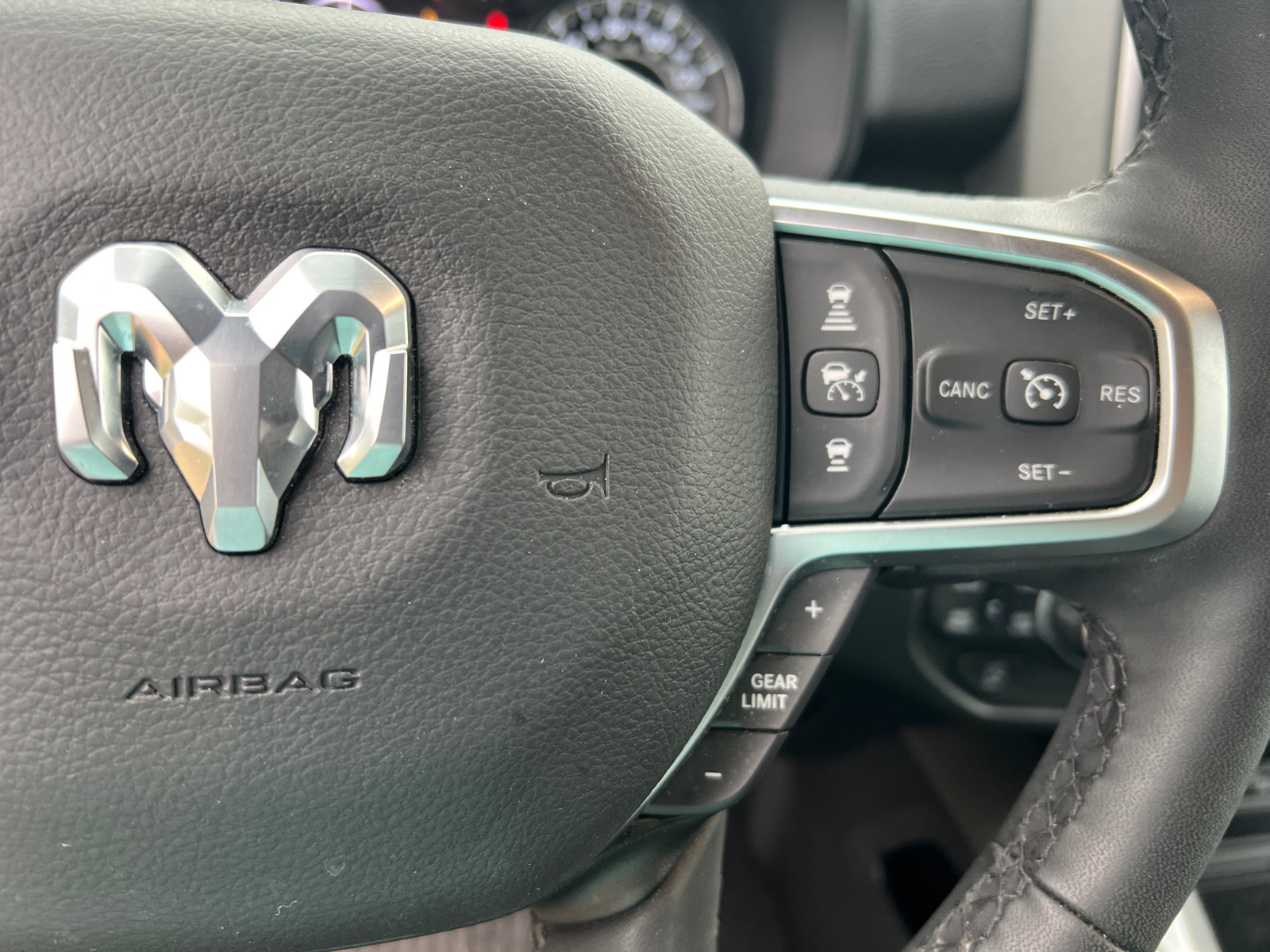 Used 2025 RAM 1500 Big Horn AWD/4WD image 31