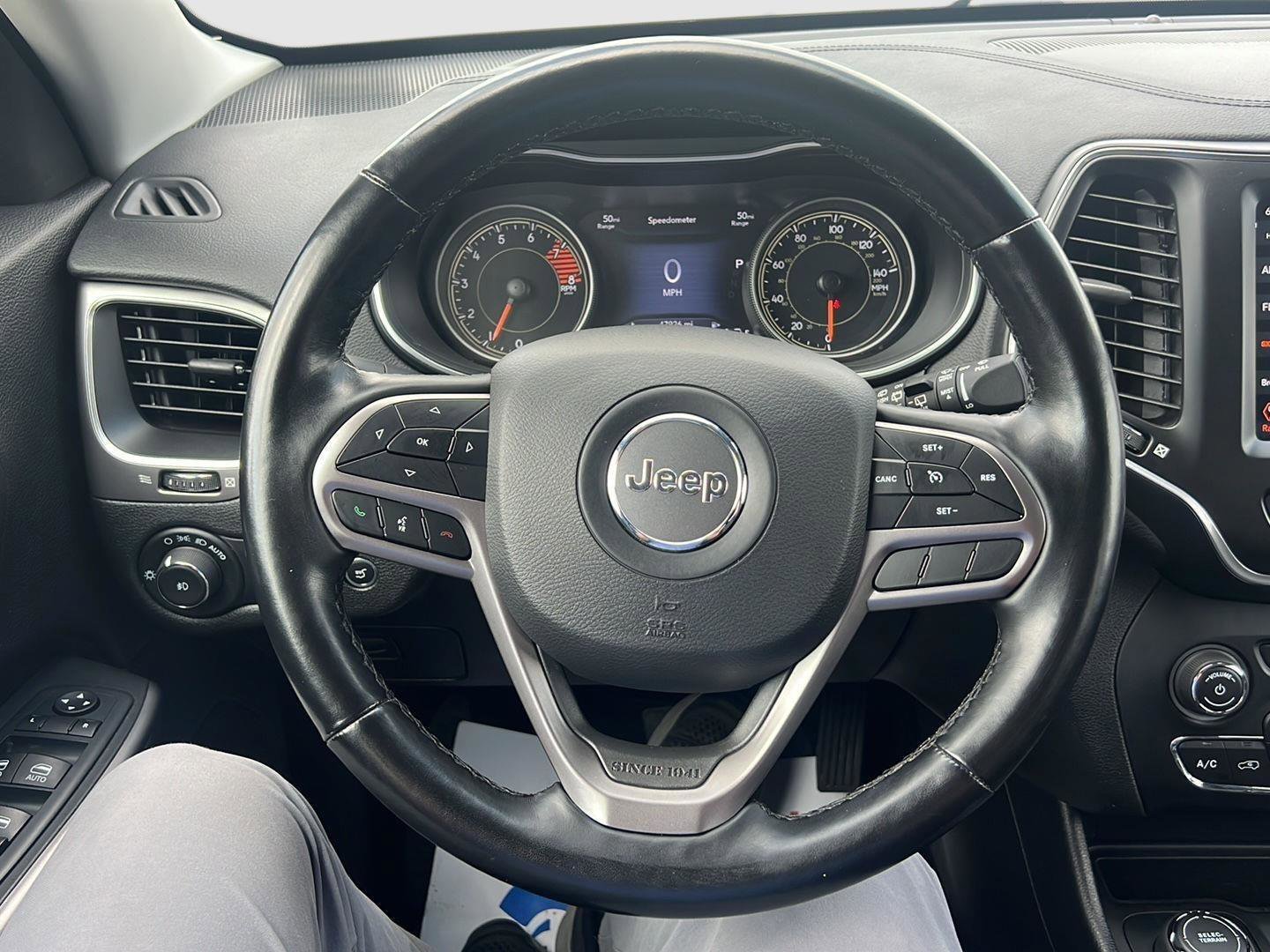 Used 2021 Jeep Cherokee Latitude Lux w/ Comfort/Convenience Group image 21