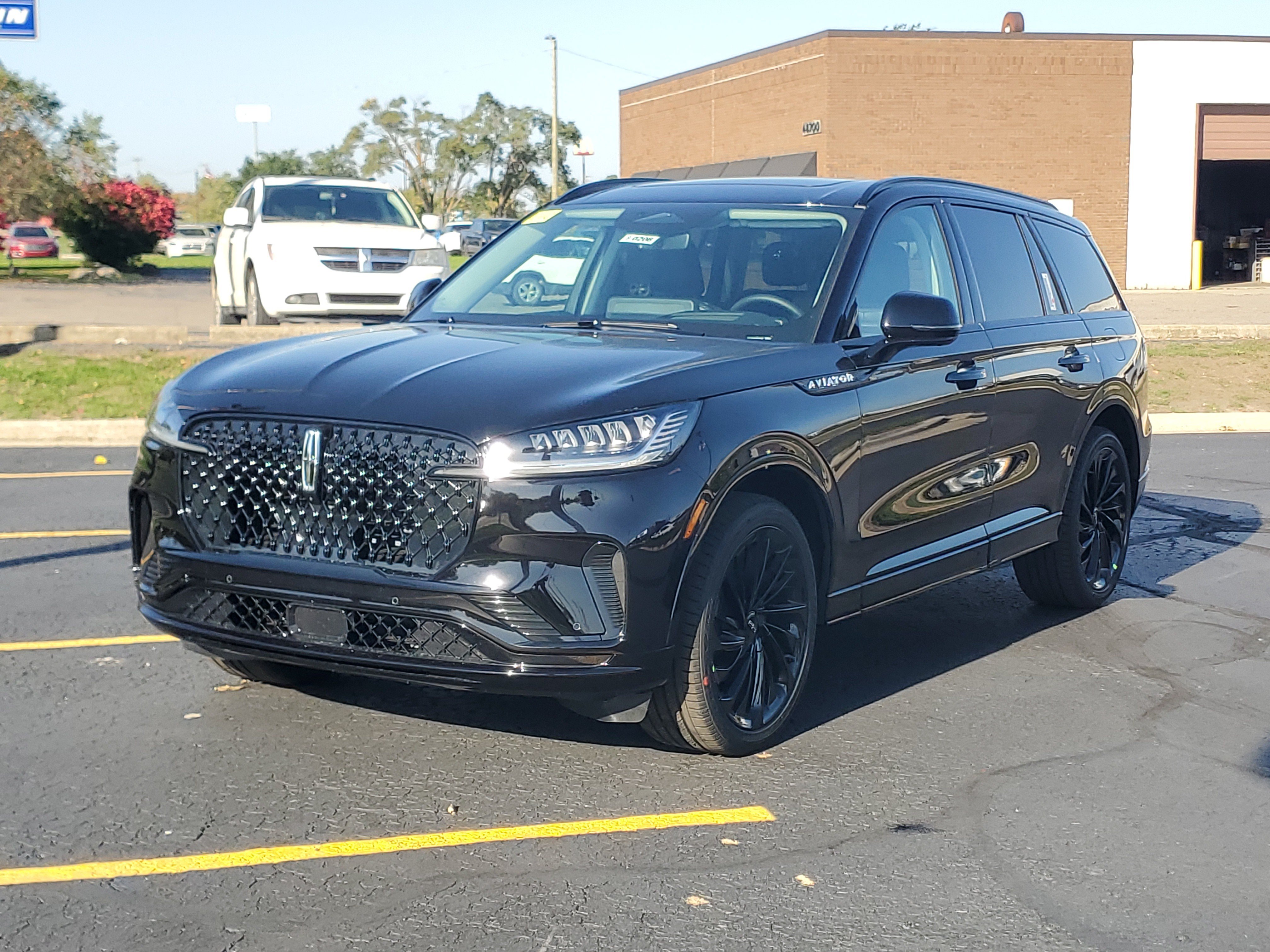 New 2027 Lincoln Aviator Reserve w/ Jet Appearance Package AWD/4WD image 2