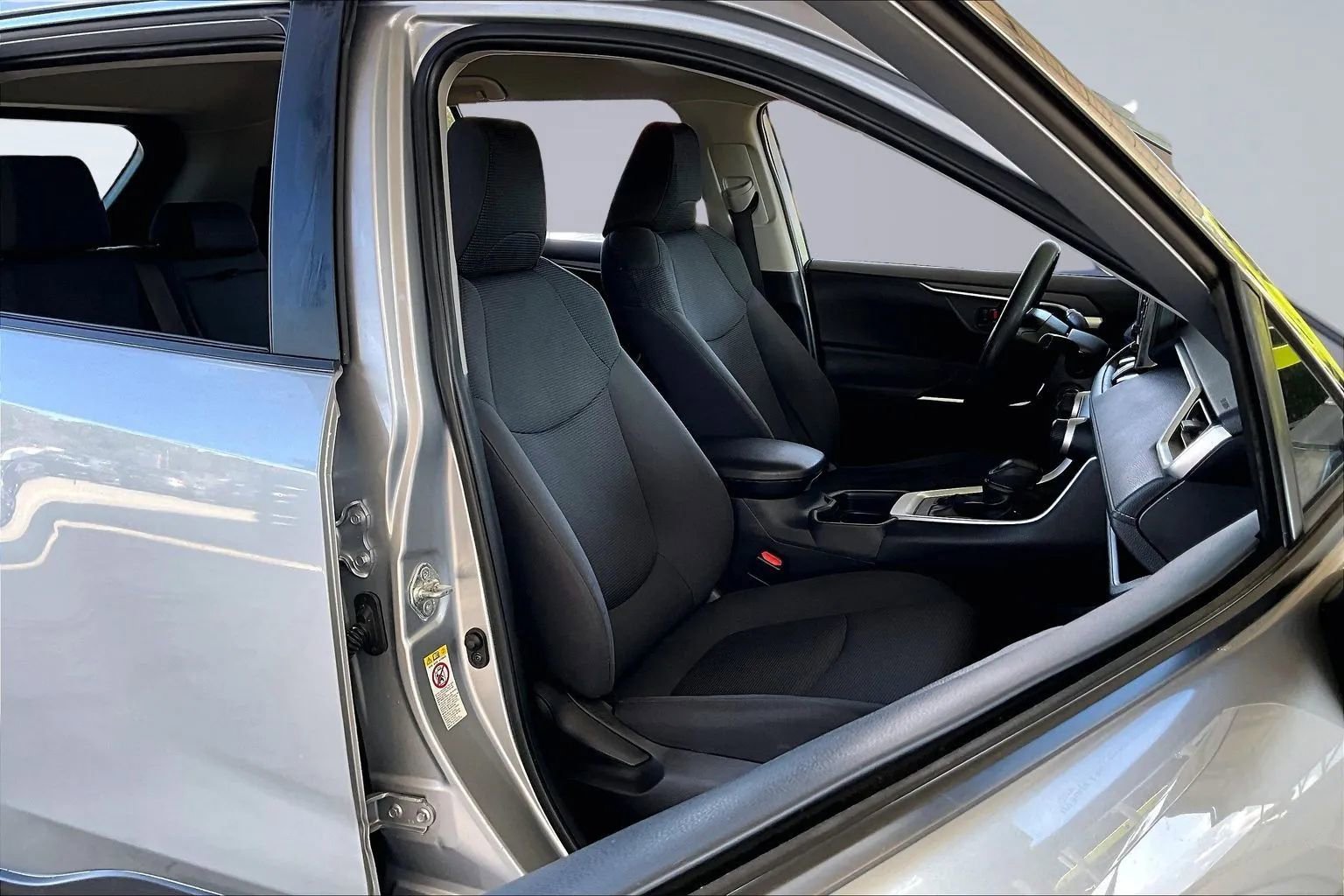 Used 2019 Toyota RAV4 LE image 25