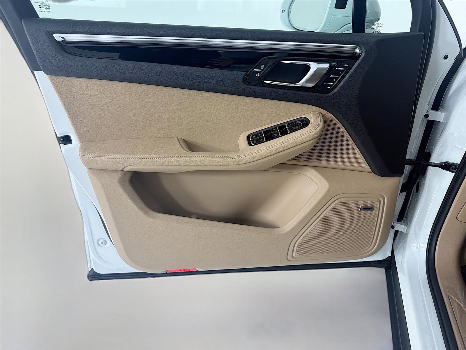 New 2026 Porsche Macan image 6