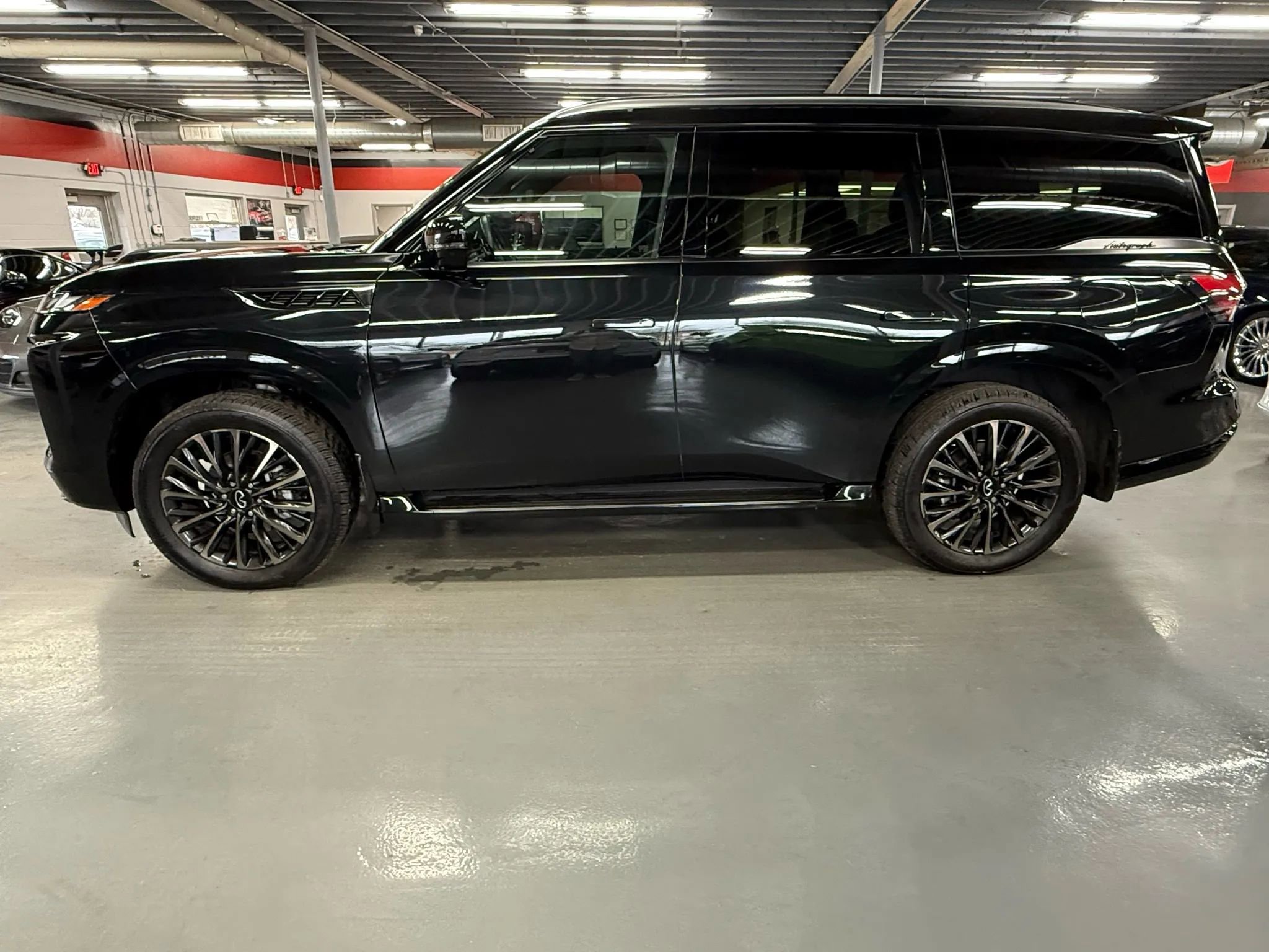 Used 2025 INFINITI QX80 Autograph w/ Premium Cargo Package image 8