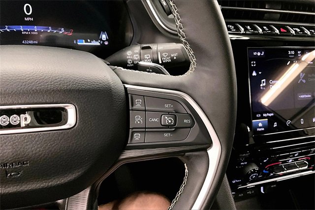 Used 2024 Jeep Grand Cherokee L Laredo image 24