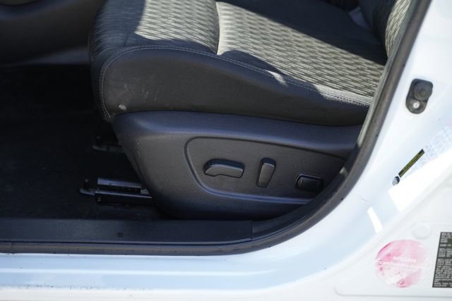 Used 2018 Nissan Rogue SV w/ Premium Package AWD/4WD image 18