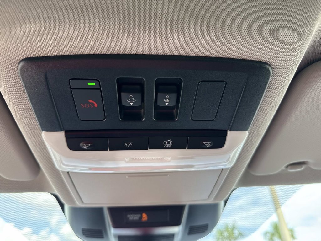 Used 2024 Nissan Rogue Platinum FWD image 45