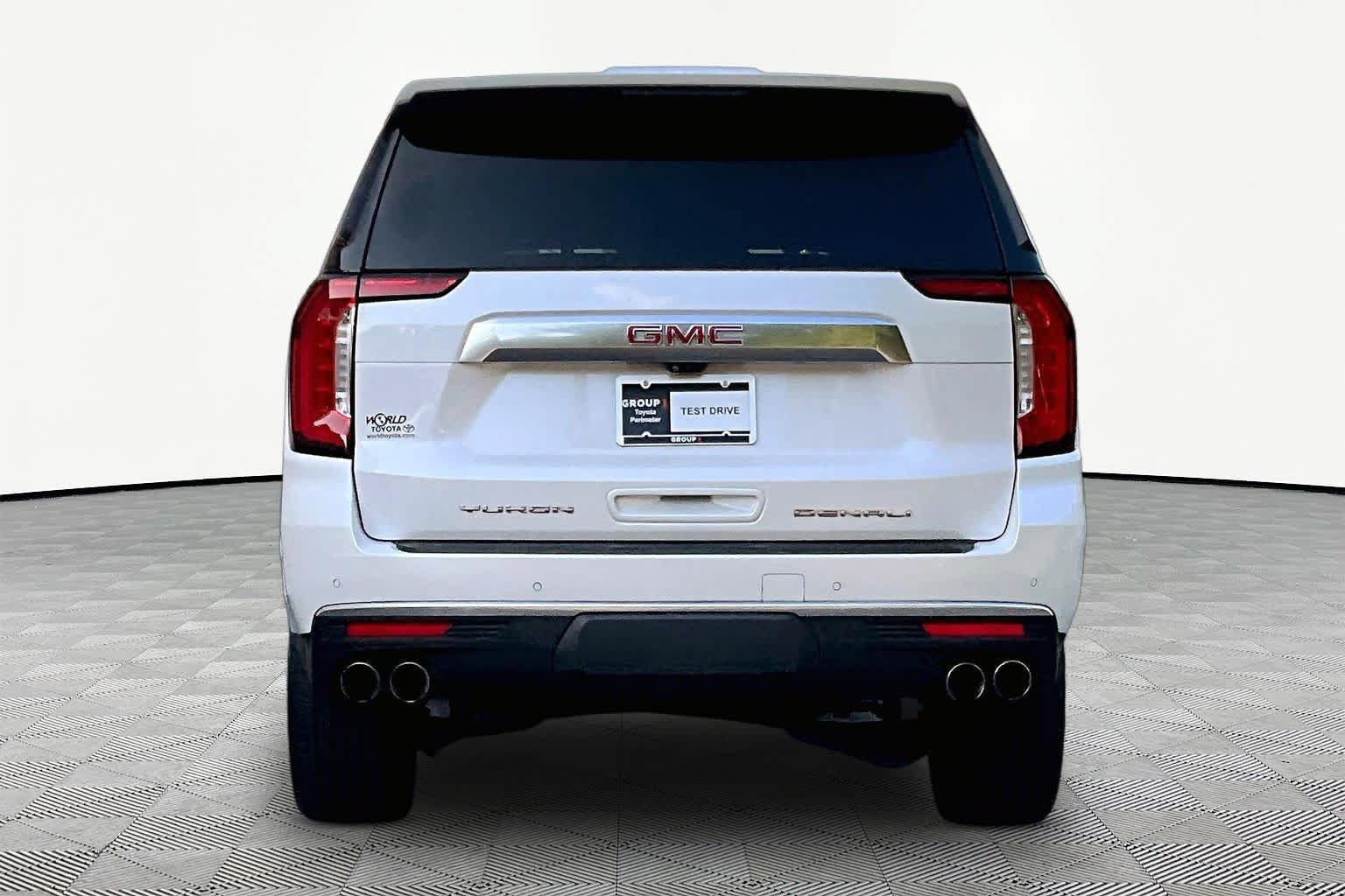 Used 2022 GMC Yukon XL Denali w/ Denali Premium Package RWD image 5