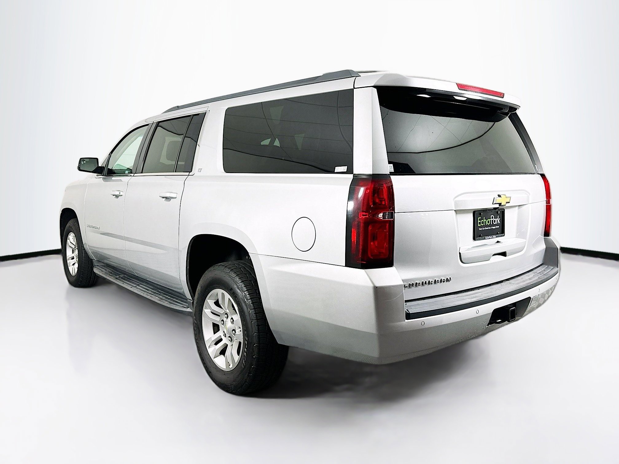 Used 2018 Chevrolet Suburban LT image 5