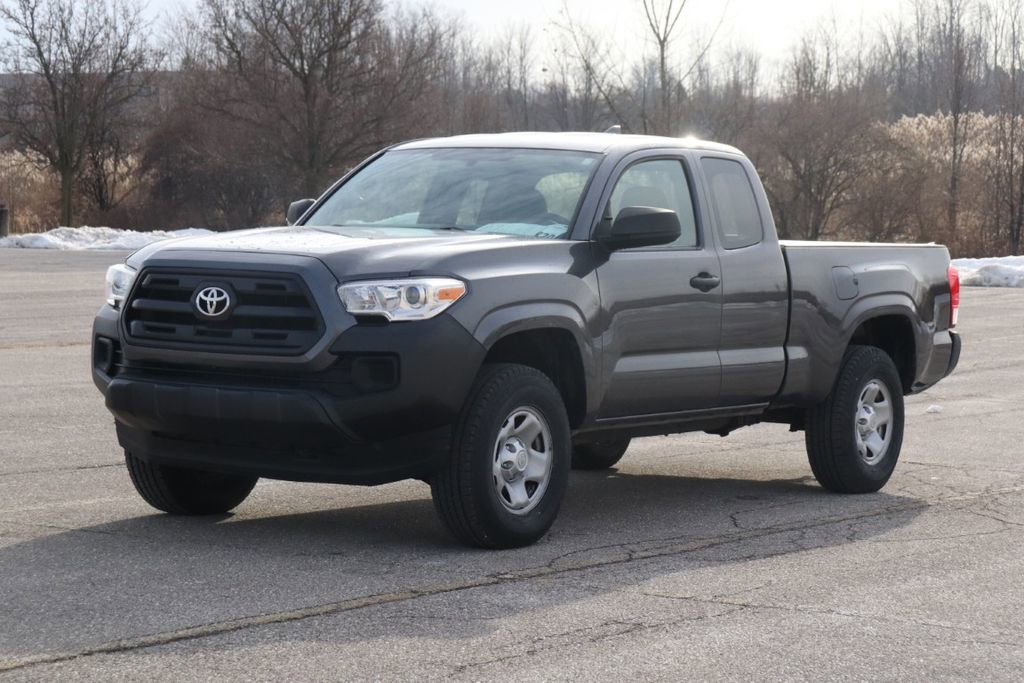 Used 2017 Toyota Tacoma SR image 4