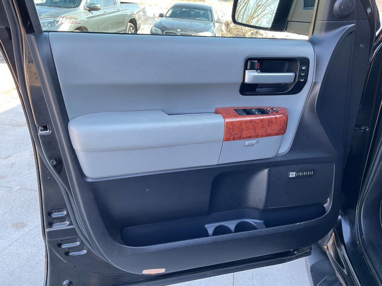 Used 2018 Toyota Sequoia Platinum AWD/4WD image 30