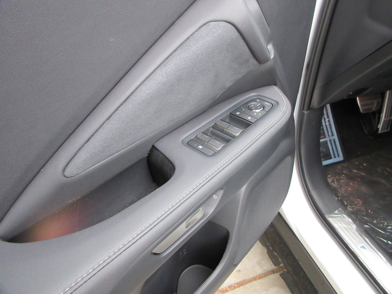 New 2026 Lexus TX 500h AWD image 32