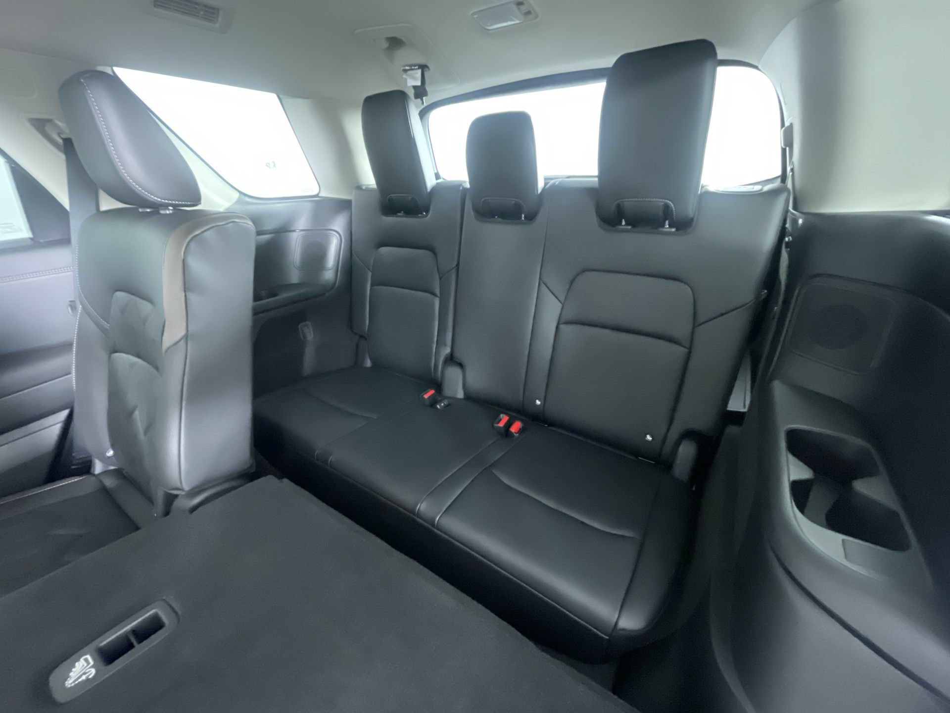 New 2026 Nissan Pathfinder Platinum w/ Cargo Package AWD/4WD image 23