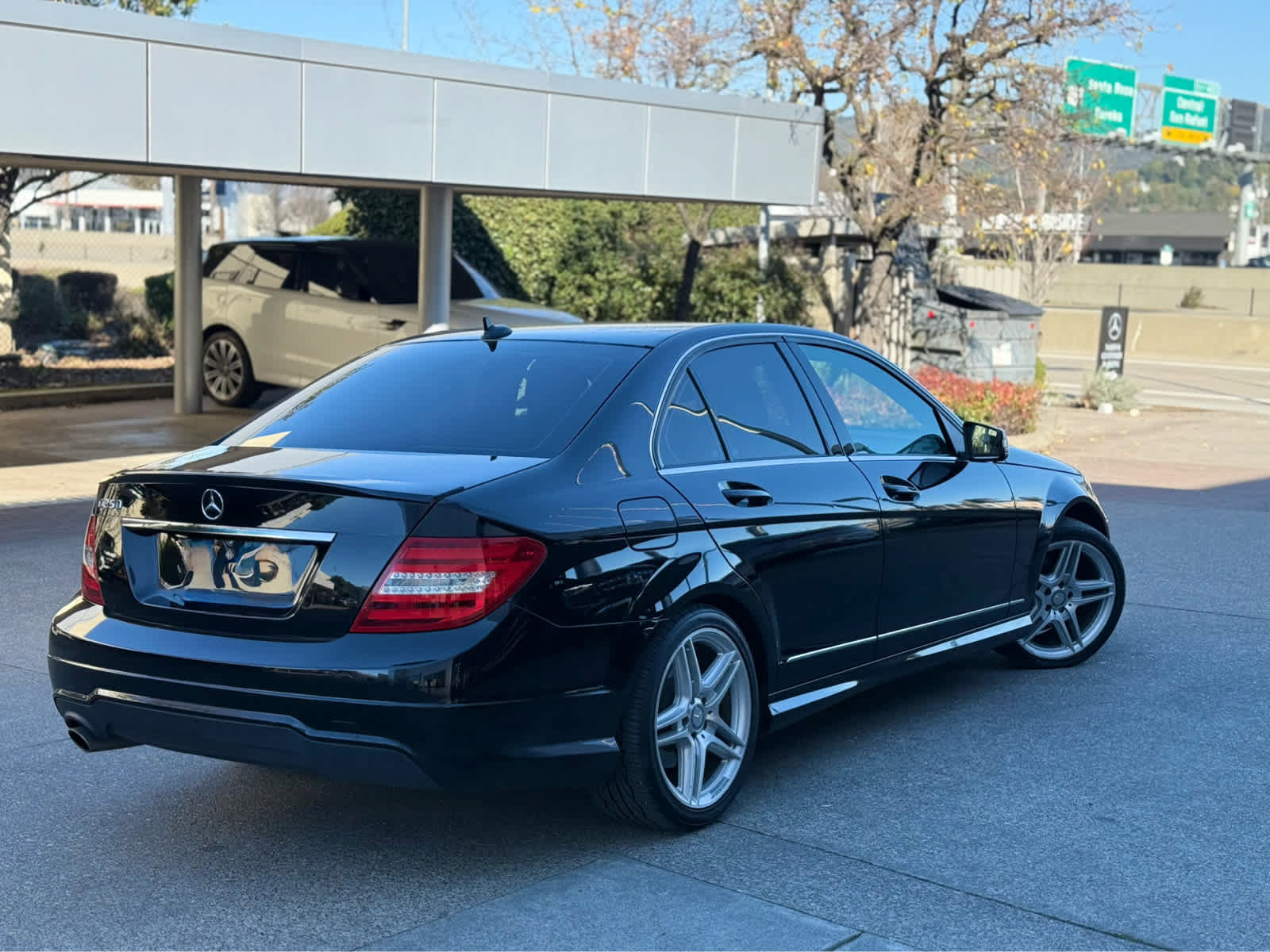 Used 2013 Mercedes-Benz C 250 Sedan image 4