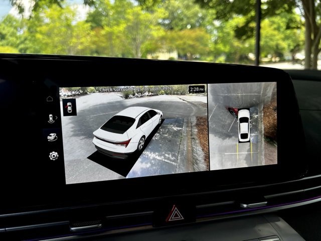 Used 2024 Hyundai Elantra Limited image 46