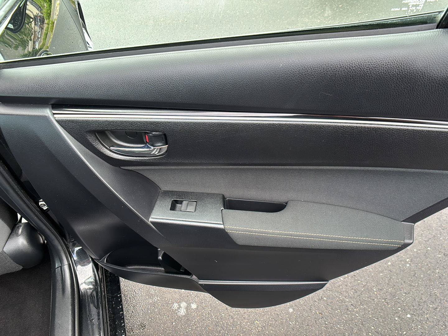 Used 2017 Toyota Corolla LE FWD image 20