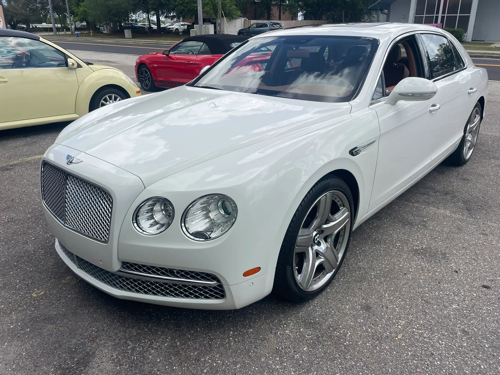 Used 2014 Bentley Flying Spur W12 image 1