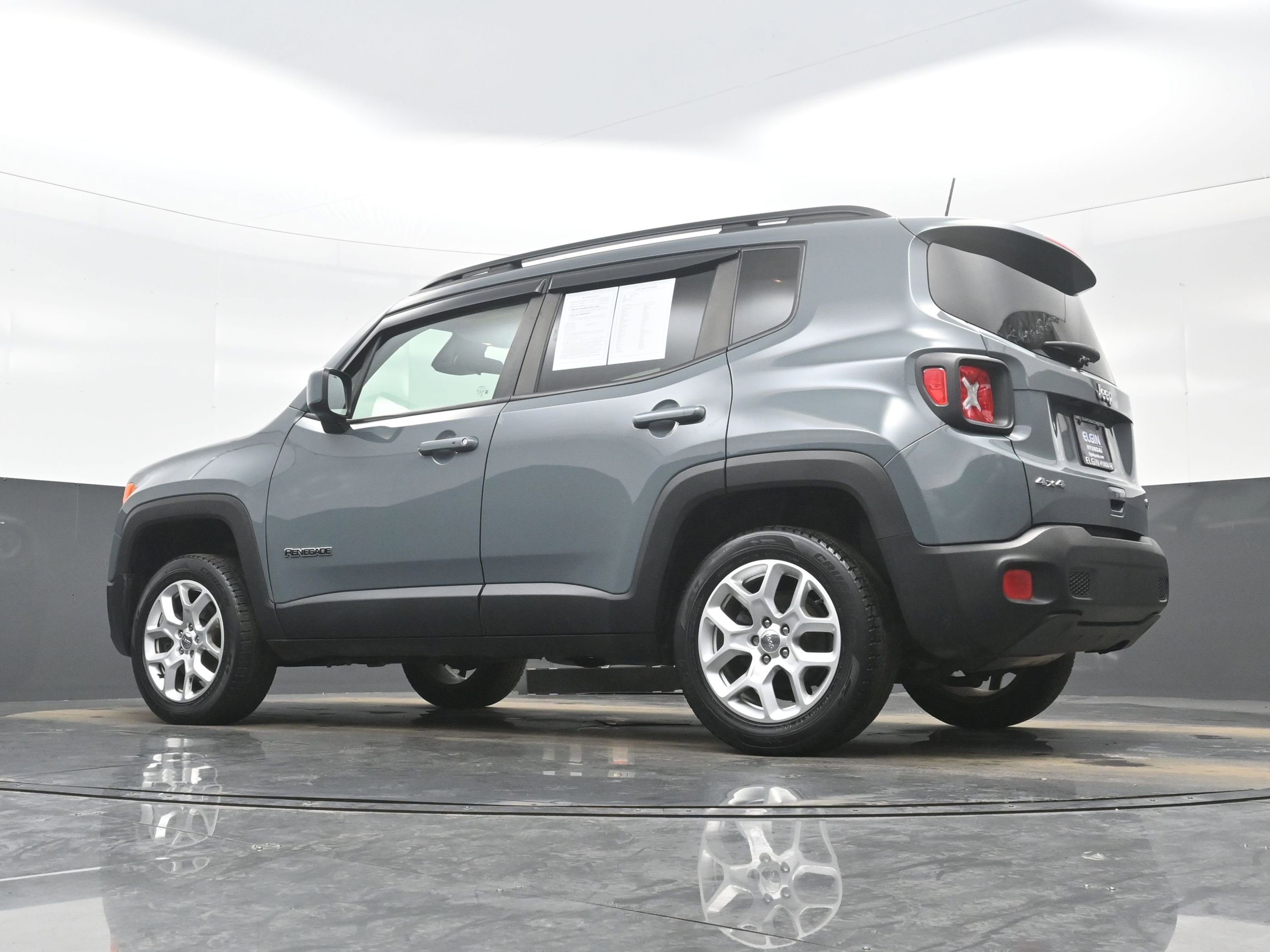 Used 2018 Jeep Renegade Latitude w/ Cold Weather Group image 24