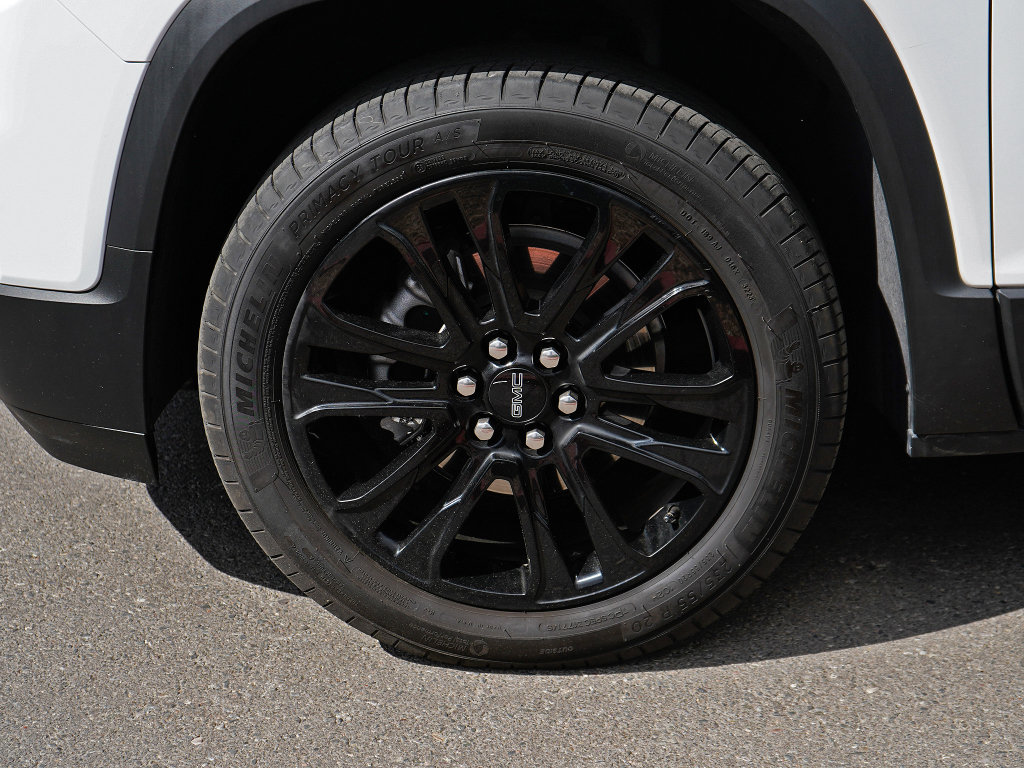 Used 2023 GMC Acadia SLE w/ Driver Convenience Package FWD image 5