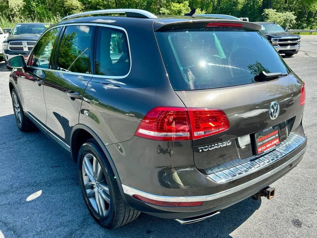 Used 2016 Volkswagen Touareg TDI AWD/4WD image 6