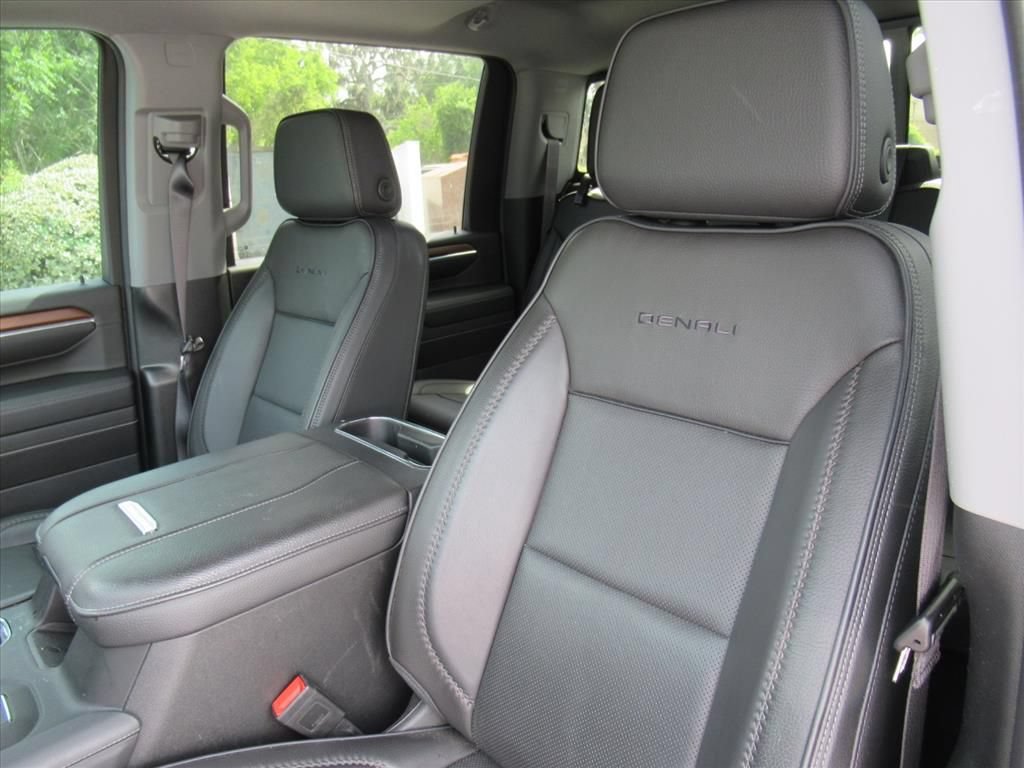Used 2024 GMC Sierra 2500 Denali w/ Denali Reserve Package AWD/4WD image 17